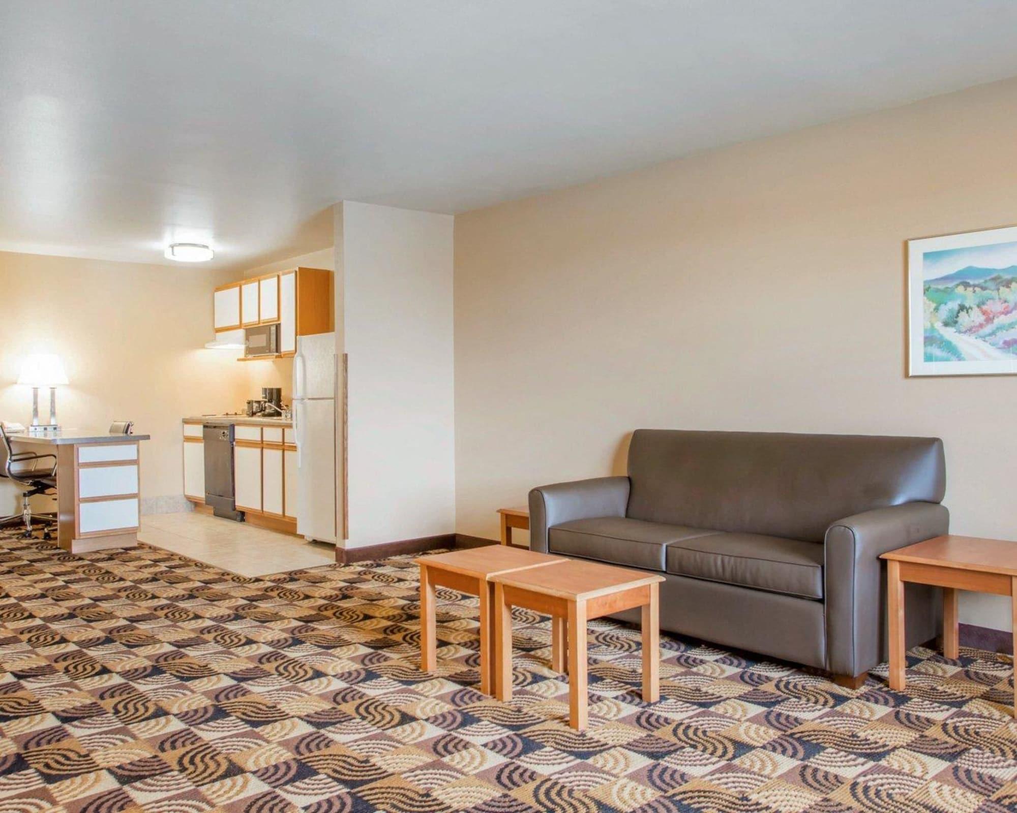 Hawthorn Suites By Wyndham Oak Creek/Milwaukee Airport Exterior photo